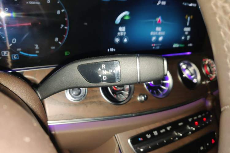 Used Mercedes-Benz E-Class 2021 E 300 L Premium Edition Gear Lever