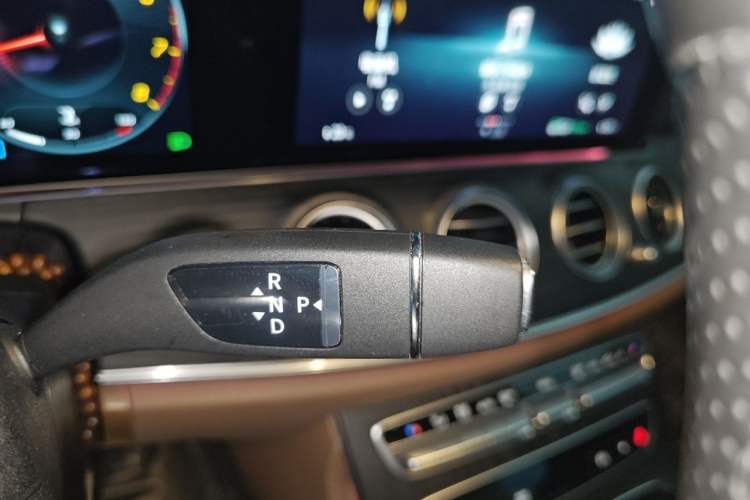 Used Mercedes-Benz E-Class 2021 Restyled E 300 L Sport Luxury Edition Gear Lever