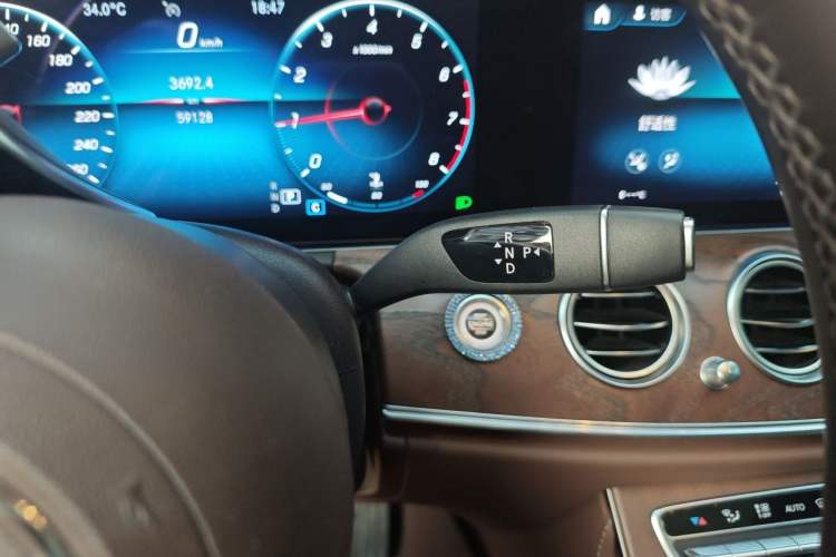 Used Mercedes-Benz E-Class 2021 Restyled E 300 L Luxury Edition Gear Lever