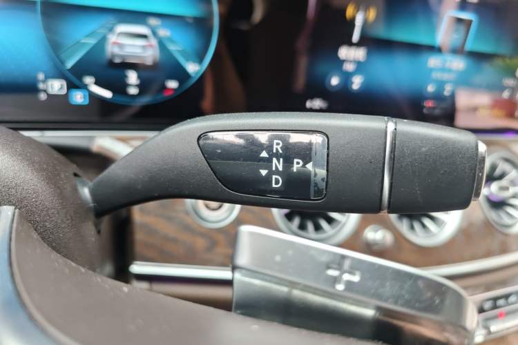 Used Mercedes-Benz E-Class 2021 Restyled E 300 L Sporty and Stylish Edition Gear Lever