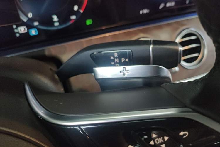 Used Mercedes-Benz E-Class 2021 Restyled E 300 L Luxury Edition Gear Lever