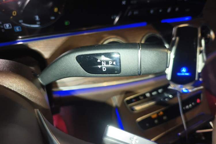 Used Mercedes-Benz E-Class 2021 Facelifted E 300 L Prestige Edition Gear Lever