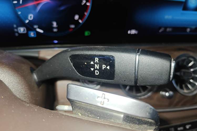 Used Mercedes-Benz E-Class 2021 Restyled E 300 L Luxury Edition Gear Lever