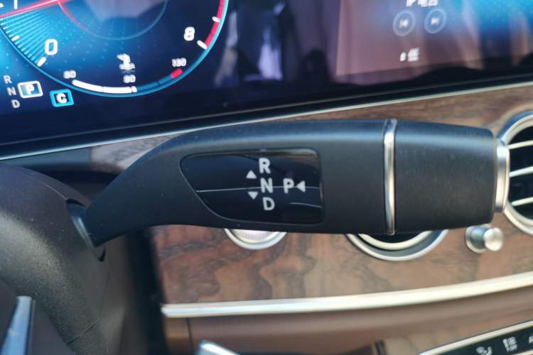 Used Mercedes-Benz E-Class 2021 Restyled E 300 L Luxury Edition Gear Lever