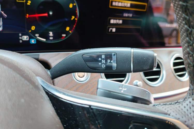 Used Mercedes-Benz E-Class 2021 Restyled E 300 L Luxury Edition Gear Lever