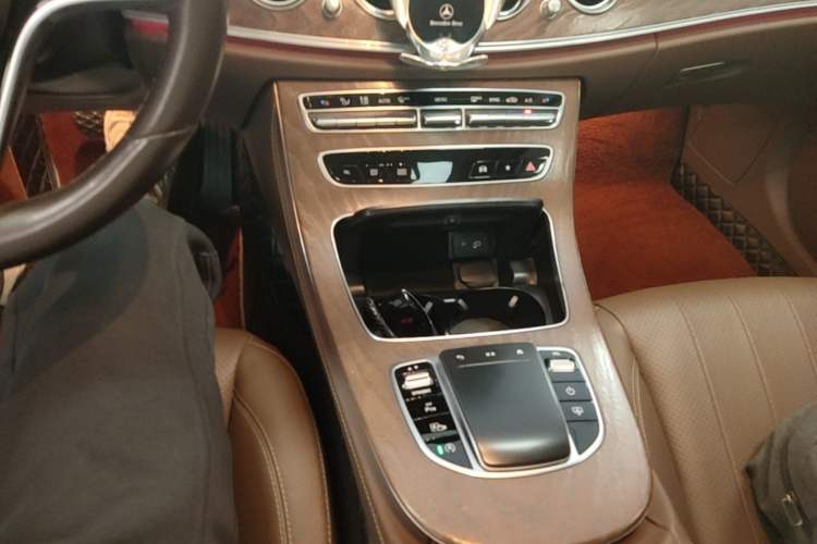 Used Mercedes-Benz E-Class 2021 Restyled E 300 L Luxury Edition Gear Lever