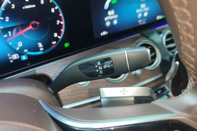 Used Mercedes-Benz E-Class 2021 E 300 L Premium Edition Gear Lever