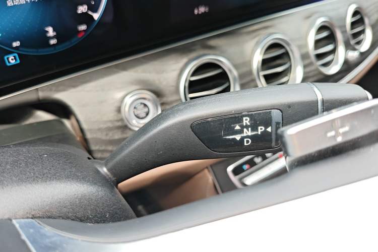 Used Mercedes-Benz E-Class 2021 E 300 L Sport Luxury Edition Gear Lever