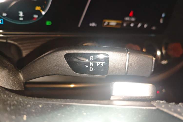 Used Mercedes-Benz E-Class 2021 Restyled E 300 L Sport Luxury Edition Gear Lever