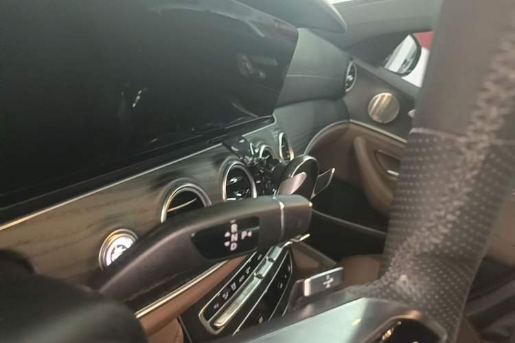 Used Mercedes-Benz E-Class 2021 Restyled E 300 L Sporty and Stylish Edition Gear Lever