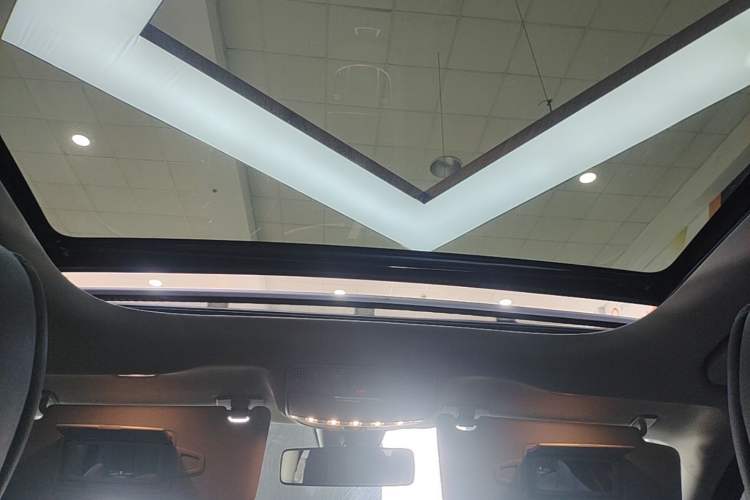 Used Mercedes-Benz E-Class 2021 Facelift E 300 L Stylish Edition Headliner