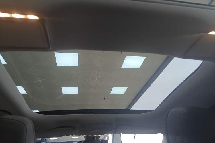 Used Mercedes-Benz E-Class 2021 Restyled E 300 L Luxury Edition Headliner