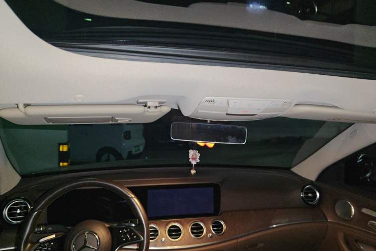 Used Mercedes-Benz E-Class 2021 E 300 L Premium Edition Headliner