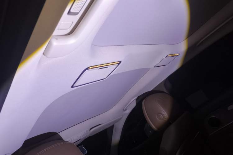 Used Mercedes-Benz E-Class 2021 E 260 L Headliner