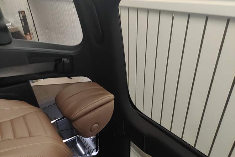 Used Mercedes-Benz E-Class 2021 Restyled E 300 L Sport Luxury Edition Headliner
