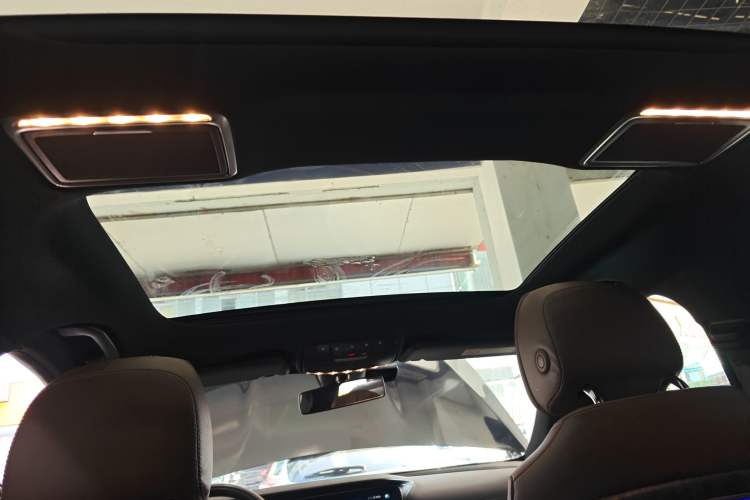 Used Mercedes-Benz E-Class 2021 E 300 L Sport Luxury Edition Headliner