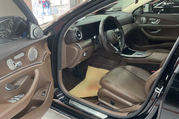 Used Mercedes-Benz E-Class 2021 Restyled E 300 L Luxury Edition Interior 1