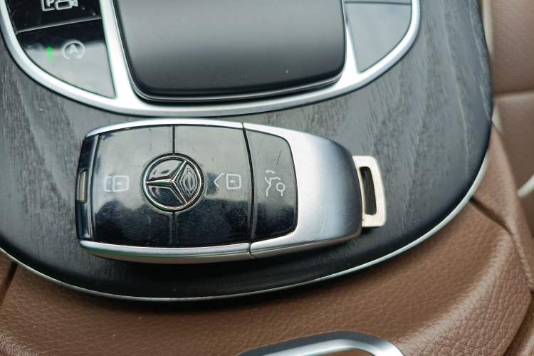 Used Mercedes-Benz E-Class 2021 Restyled E 300 L Sport Luxury Edition Interior 1