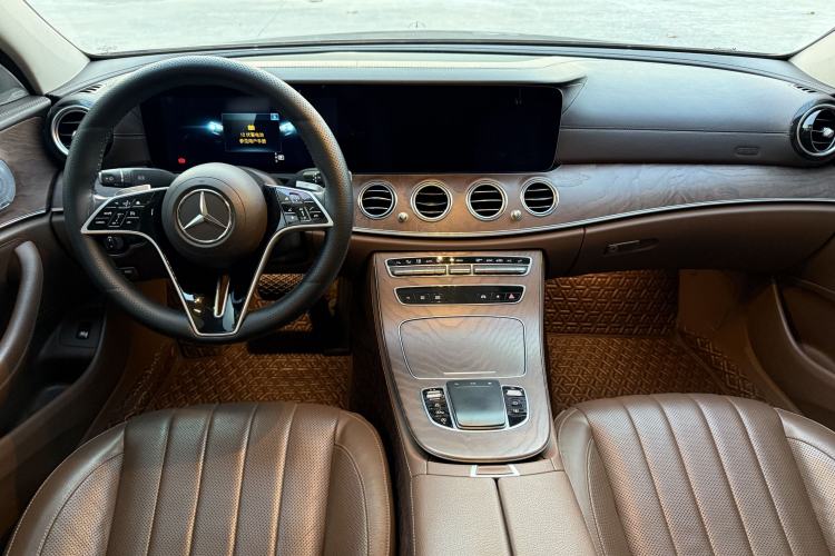Used Mercedes-Benz E-Class 2021 E 300 L Premium Edition Interior 1