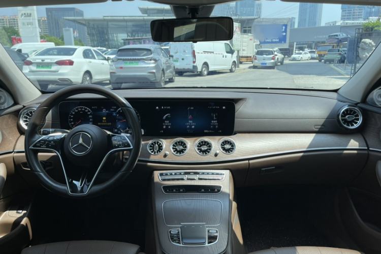 Used Mercedes-Benz E-Class 2021 Facelift E 260 L Interior 1