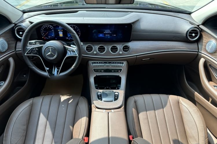 Used Mercedes-Benz E-Class 2021 E 300 L Premium Edition Interior 1
