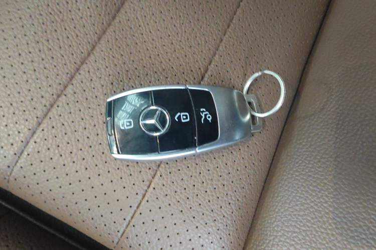 Used Mercedes-Benz E-Class 2021 Facelift E 260 L Interior 1