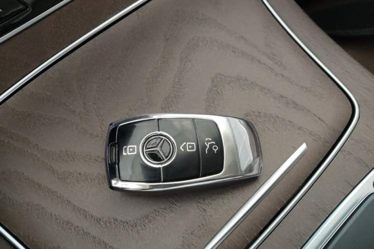 Used Mercedes-Benz E-Class 2021 Restyled E 300 L Luxury Edition Interior 1