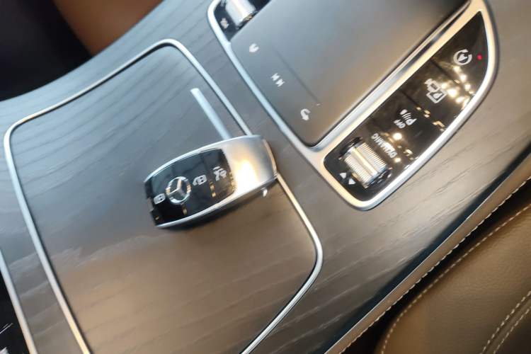 Used Mercedes-Benz E-Class 2021 Facelift E 260 L Sport Edition Interior 1