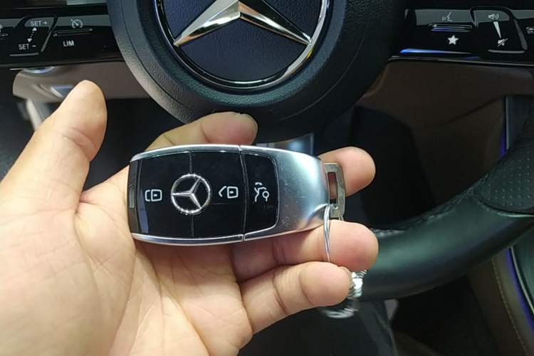 Used Mercedes-Benz E-Class 2021 E 300 L Sporty and Stylish Model Interior 1