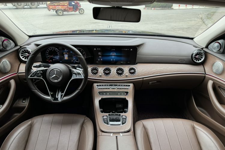 Used Mercedes-Benz E-Class 2021 Restyled E 300 L Luxury Edition Interior 1