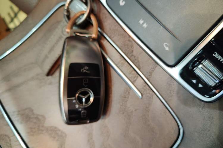 Used Mercedes-Benz E-Class 2021 Facelift E 260 L Interior 1