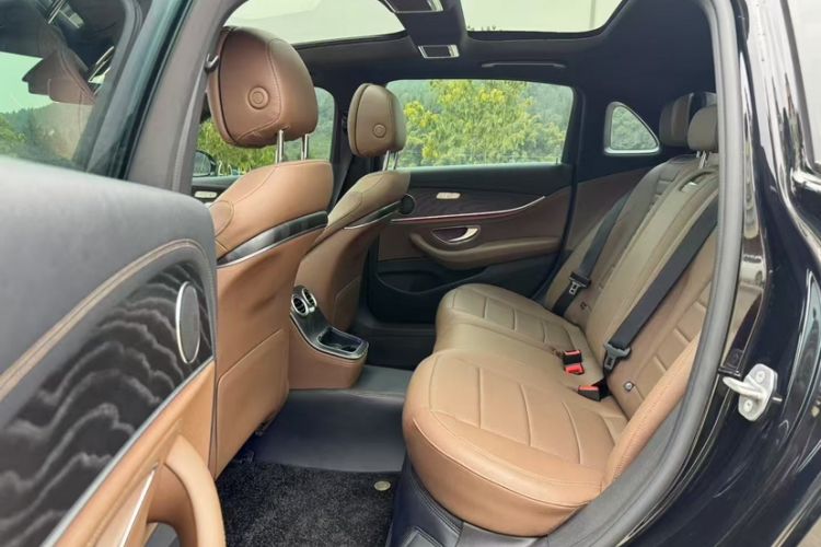 Used Mercedes-Benz E-Class 2021 E 300 L Sporty and Stylish Model Interior 1
