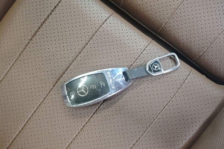 Used Mercedes-Benz E-Class 2021 Facelift E 260 L Interior 1