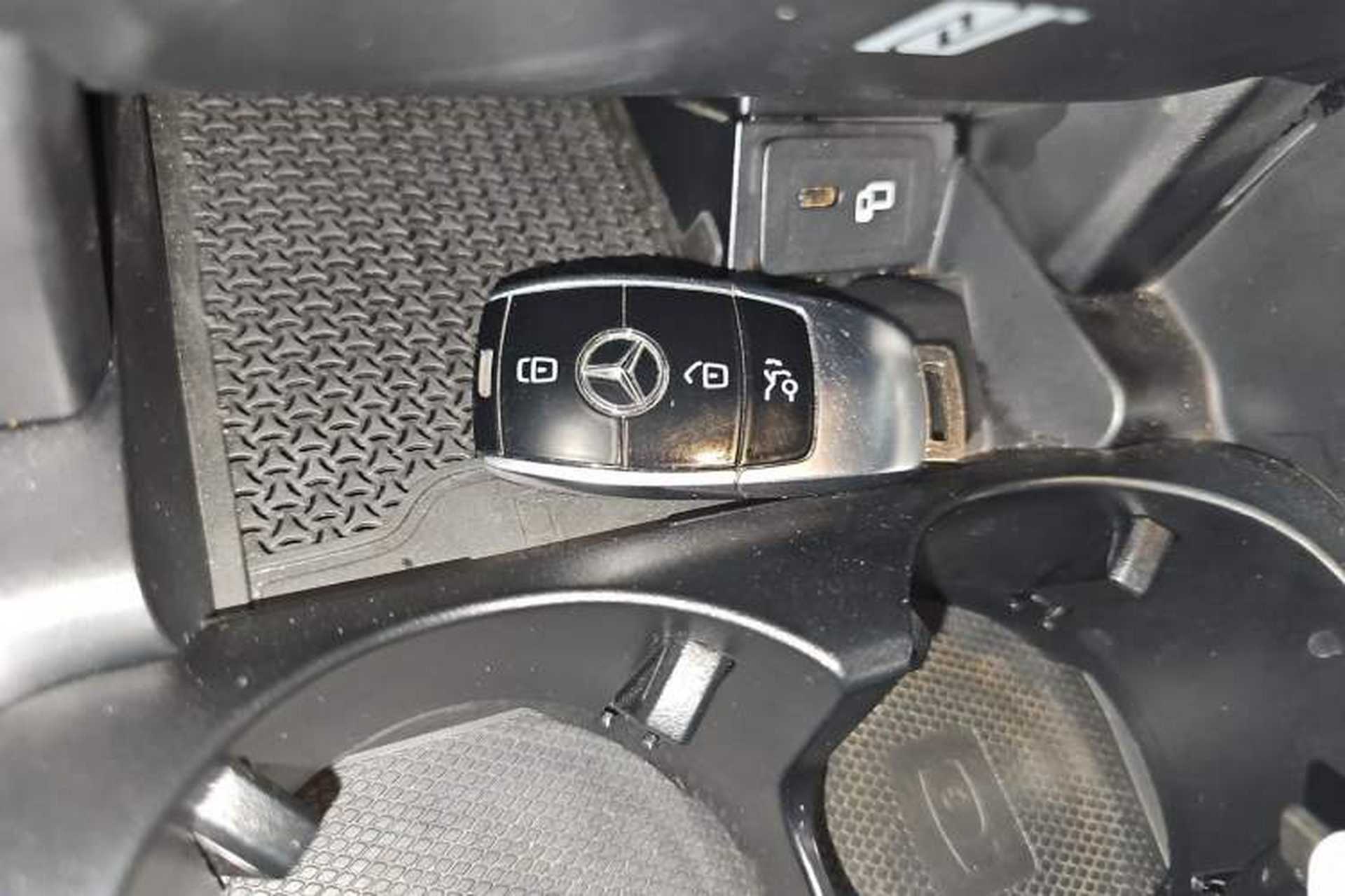 Used Mercedes-Benz E-Class 2021 E 300 L Premium Edition Interior 1