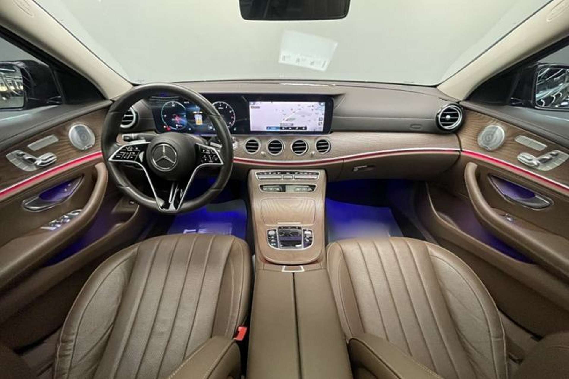 Used Mercedes-Benz E-Class 2021 E 300 L Premium Edition Interior 1
