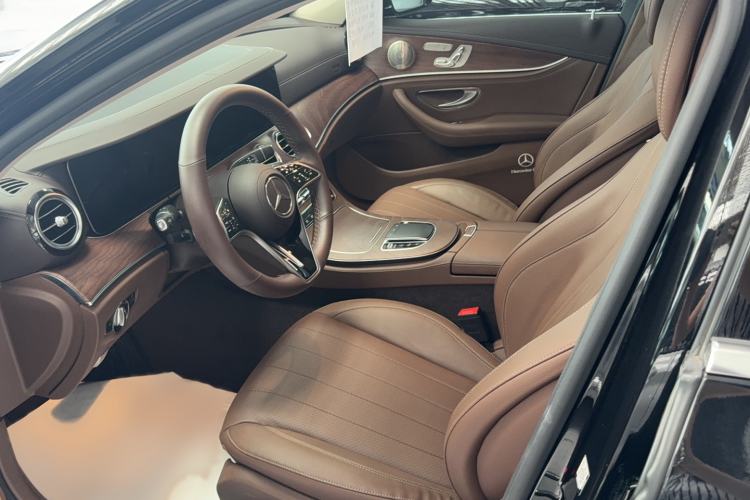 Used Mercedes-Benz E-Class 2021 Restyled E 300 L Luxury Edition Interior 1