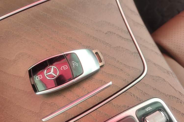 Used Mercedes-Benz E-Class 2021 Facelift E 260 L Interior 1