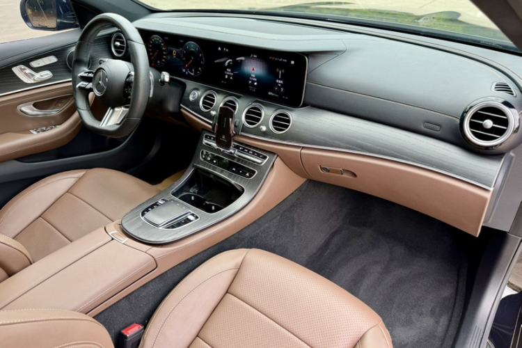 Used Mercedes-Benz E-Class 2021 E 300 L Sporty and Stylish Model Interior 10