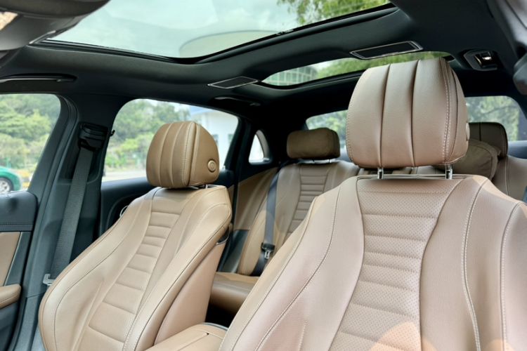 Used Mercedes-Benz E-Class 2021 E 300 L Sporty and Stylish Model Interior 11