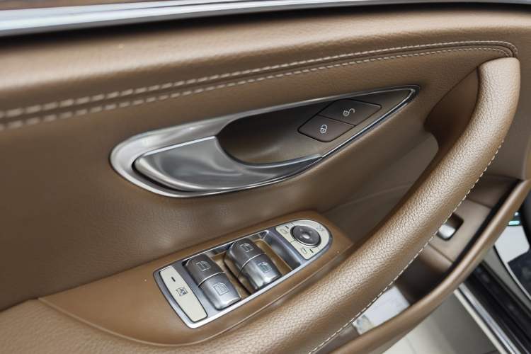Used Mercedes-Benz E-Class 2021 Facelift E 300 L Stylish Edition Interior 11