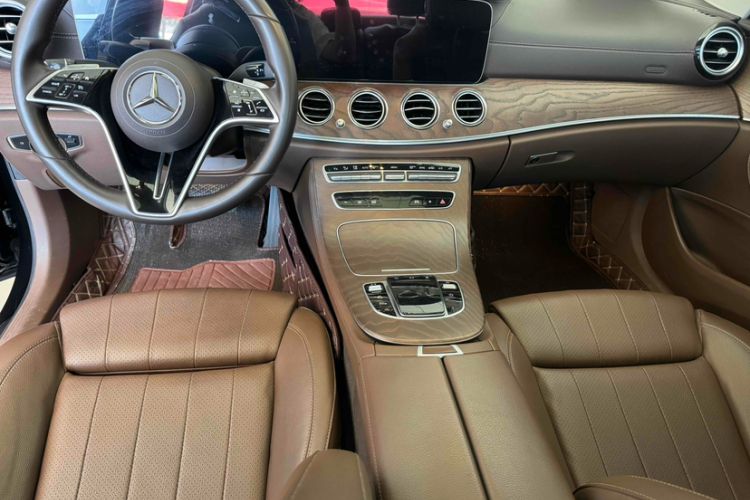 Used Mercedes-Benz E-Class 2021 Facelift E 260 L Interior 11