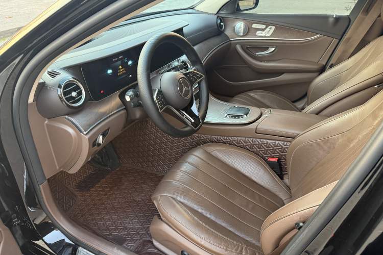 Used Mercedes-Benz E-Class 2021 E 300 L Premium Edition Interior 2