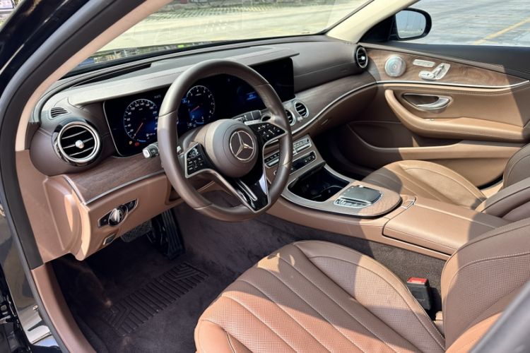 Used Mercedes-Benz E-Class 2021 E 300 L Premium Edition Interior 2