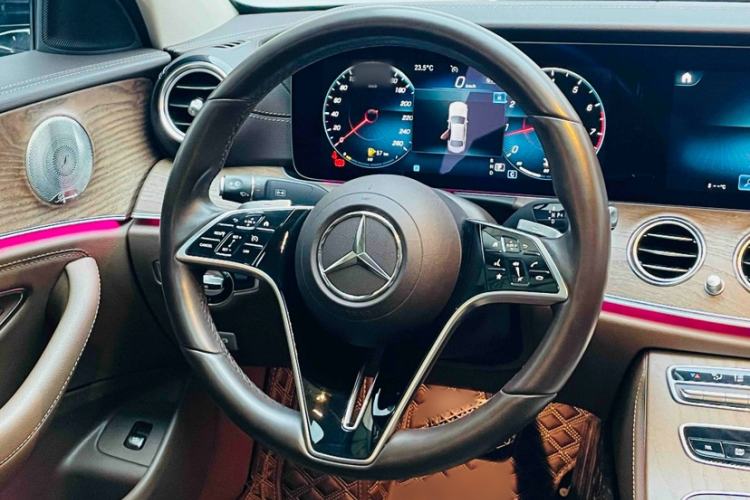 Used Mercedes-Benz E-Class 2021 Restyled E 300 L Luxury Edition Interior 2
