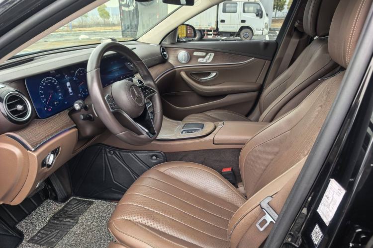 Used Mercedes-Benz E-Class 2021 E 300 L Premium Edition Interior 2