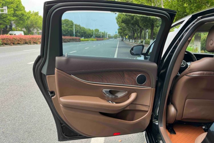 Used Mercedes-Benz E-Class 2021 E 260 L Interior 2