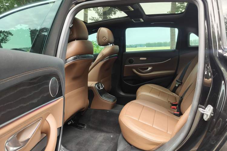 Used Mercedes-Benz E-Class 2021 E 300 L Sporty and Stylish Model Interior 3