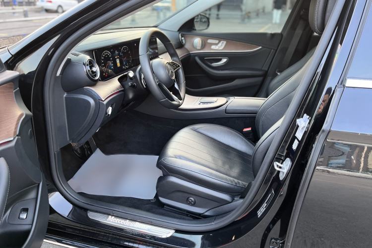 Used Mercedes-Benz E-Class 2021 Restyled E 300 L Luxury Edition Interior 3