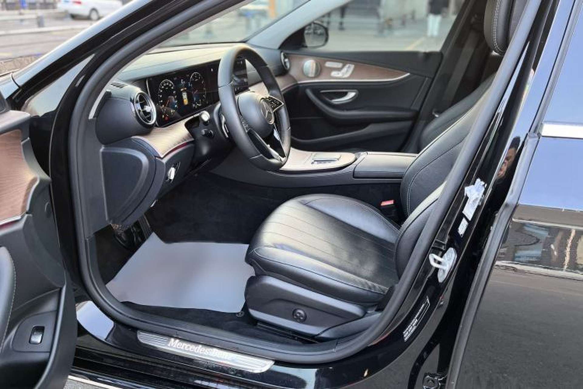 Used Mercedes-Benz E-Class 2021 Restyled E 300 L Luxury Edition Interior 3