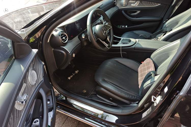 Used Mercedes-Benz E-Class 2021 E 300 L Luxury Model Interior 3
